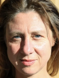 Dr Isabelle Defourny