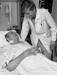 W DeVries et son patient Barney Clark 